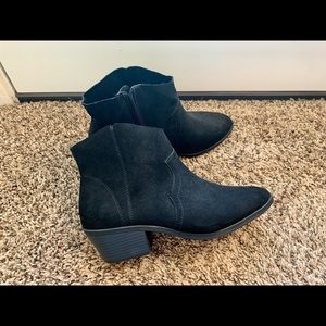 Women’s black ankle booties.